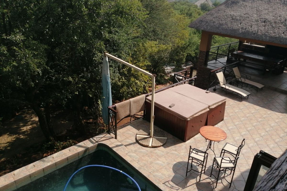 Miraculous, Elegant Estate Property situated @ Secure nature Reserve. - Photo 2