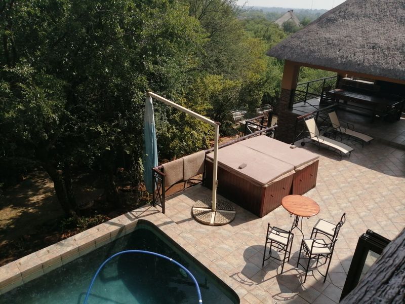 Miraculous, Elegant Estate Property situated @ Secure nature Reserve. - Photo 2