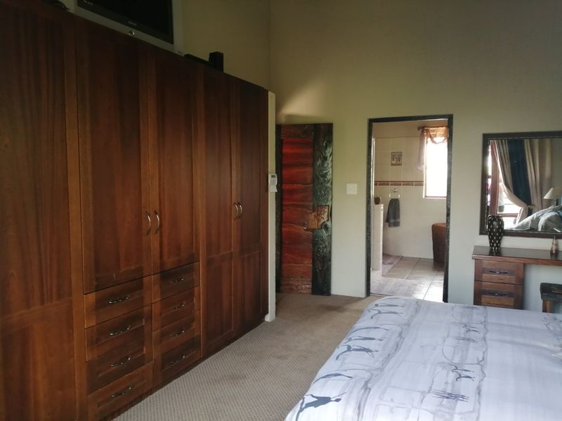 Miraculous, Elegant Estate Property situated @ Secure nature Reserve. - Photo 9