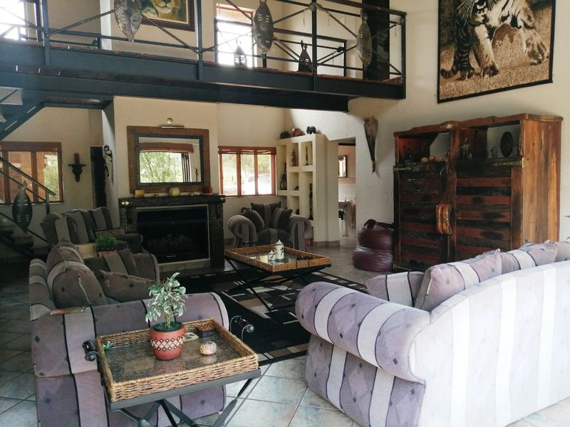 Miraculous, Elegant Estate Property situated @ Secure nature Reserve. - Photo 6