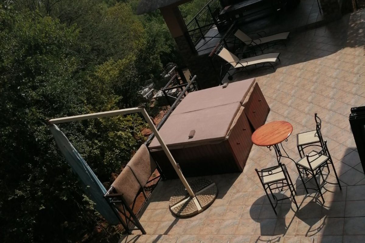 Miraculous, Elegant Estate Property situated @ Secure nature Reserve. - Photo 4