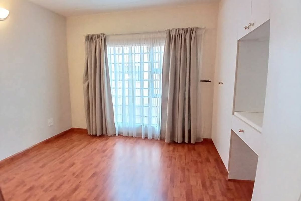 Modern townhouse for sale in Sasolburg close to shopping centers - Photo 5