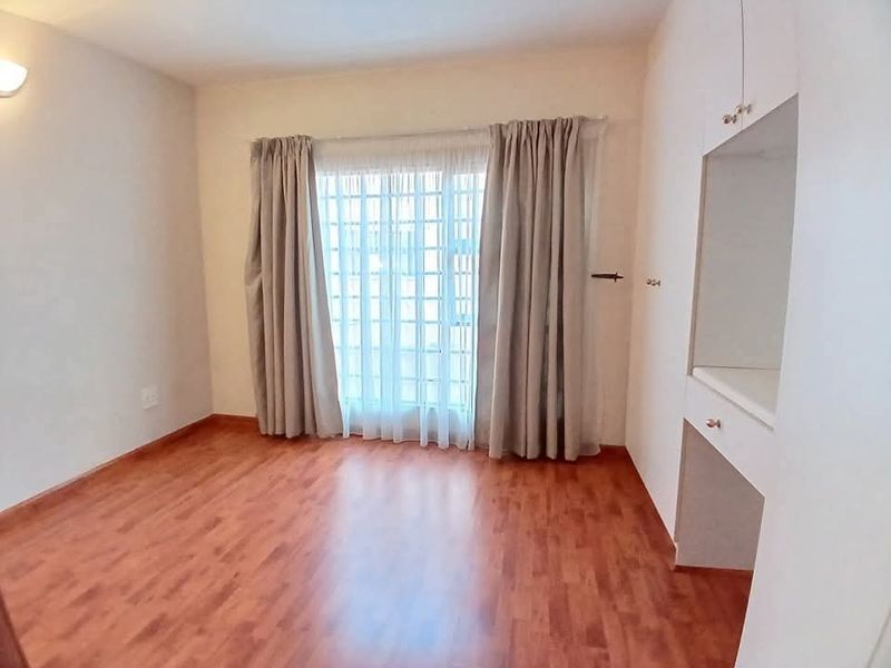 Modern townhouse for sale in Sasolburg close to shopping centers - Photo 5