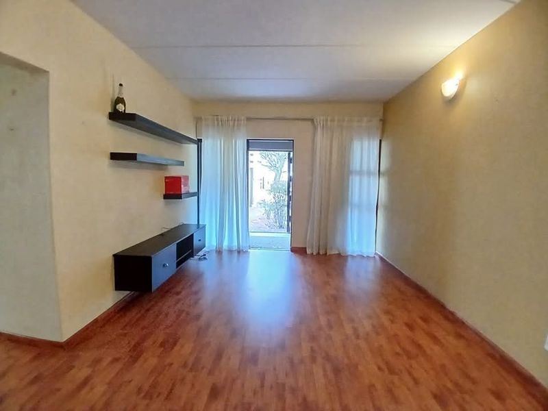 Modern townhouse for sale in Sasolburg close to shopping centers - Photo 9