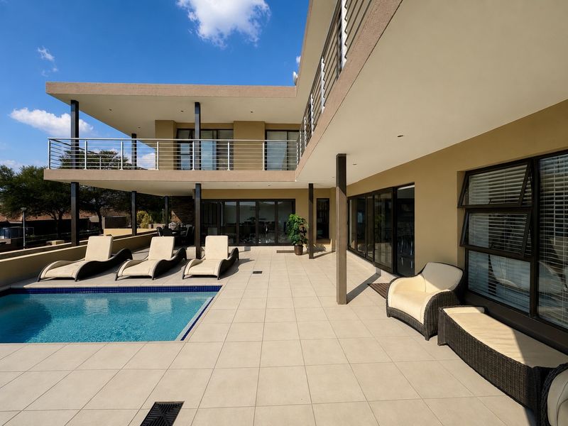 Prestigious Family Home for Sale in Bankenveld Golf Estate - Photo 4