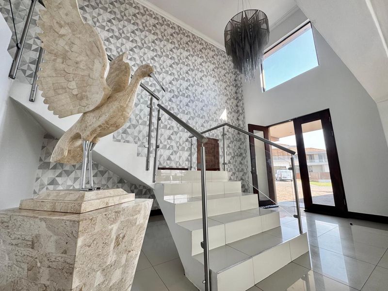 Prestigious Family Home for Sale in Bankenveld Golf Estate - Photo 7