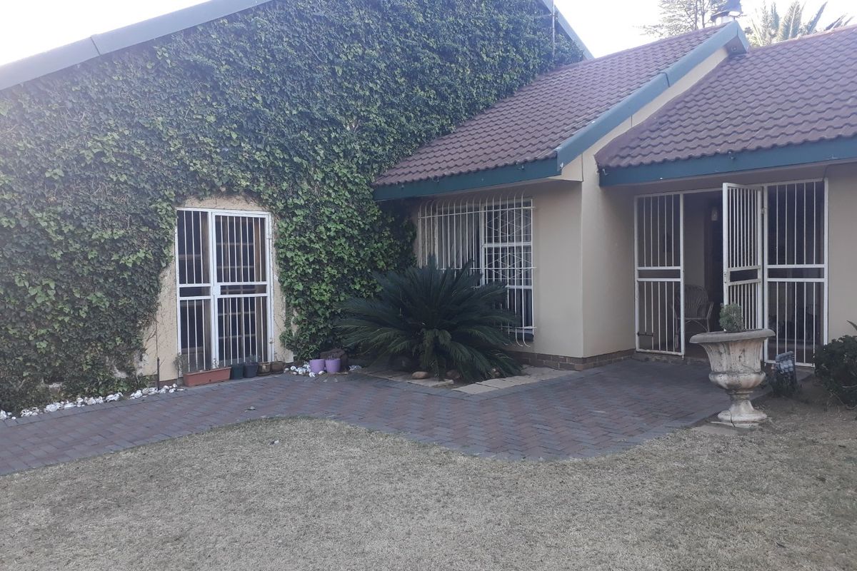 Spacious family house in Sasolburg stadium area. - Photo 3