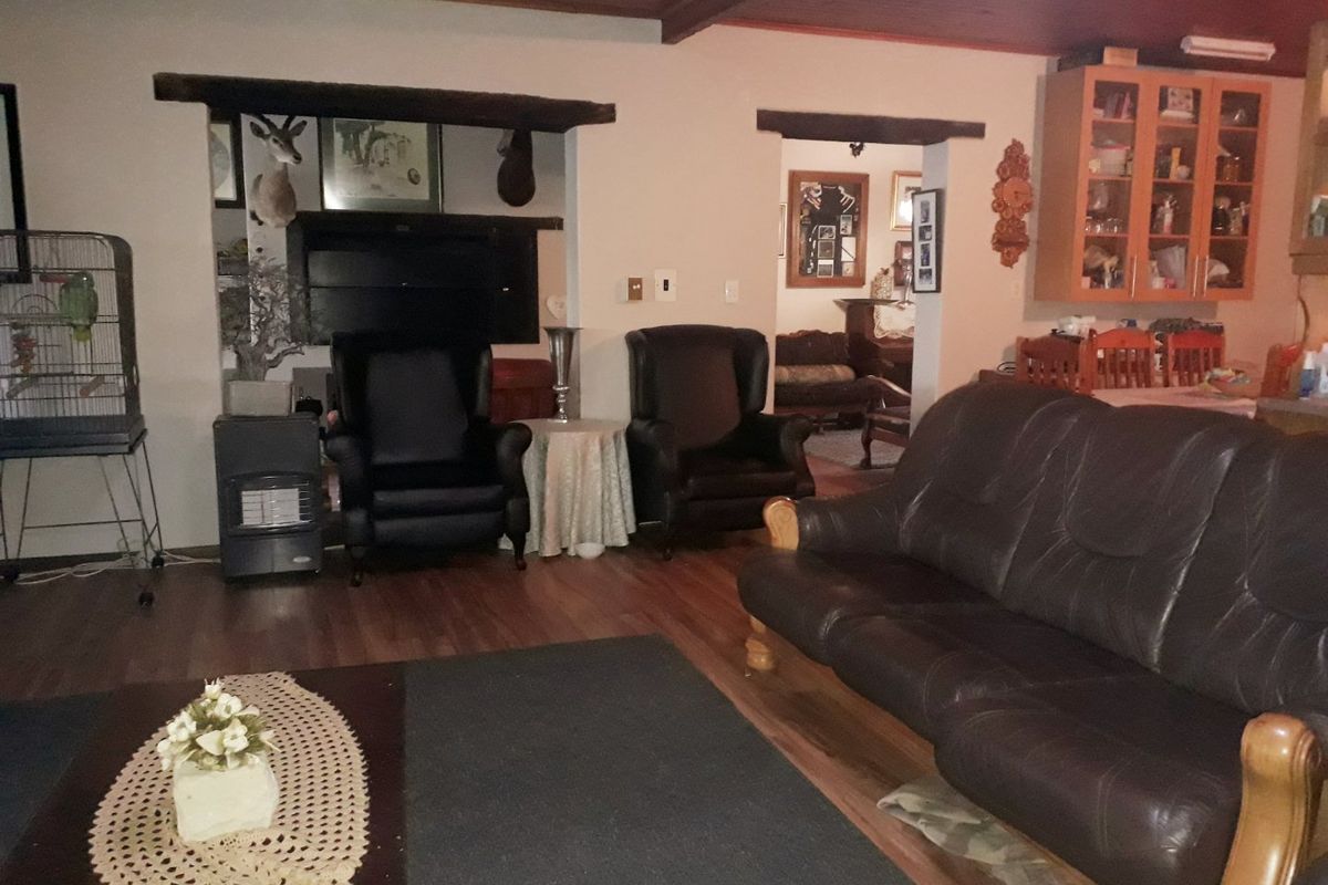 Spacious family house in Sasolburg stadium area. - Photo 5