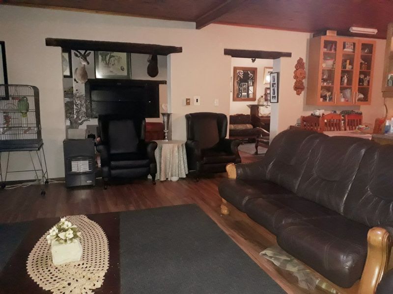 Spacious family house in Sasolburg stadium area. - Photo 5