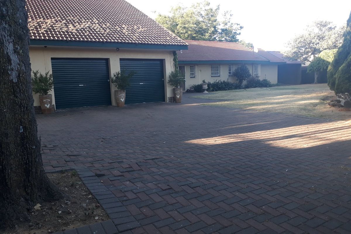 Spacious family house in Sasolburg stadium area. - Photo 2