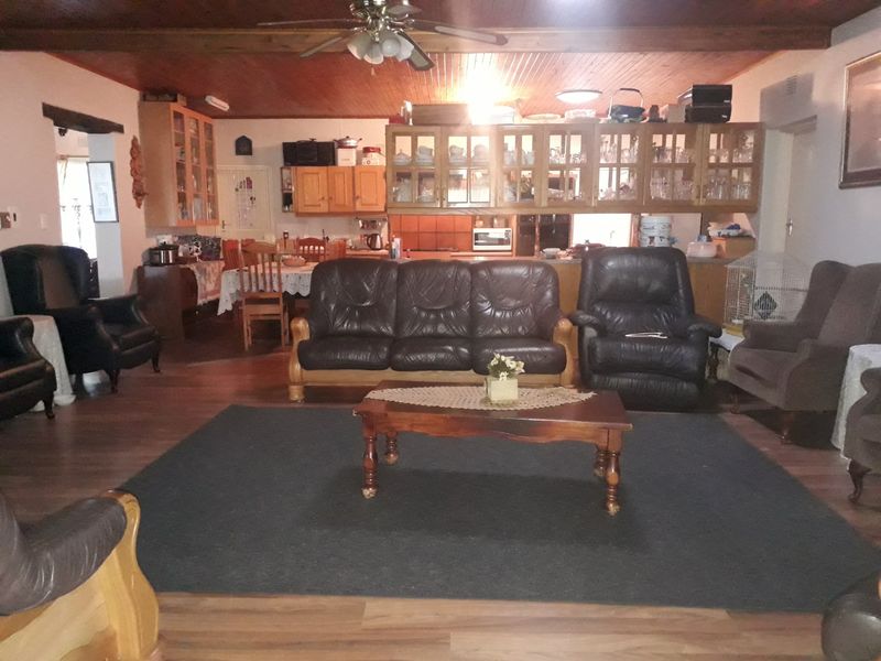 Spacious family house in Sasolburg stadium area. - Photo 4