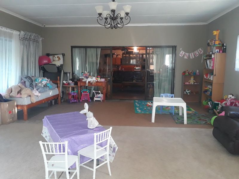 Spacious family house in Sasolburg stadium area. - Photo 10