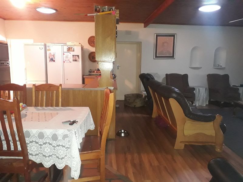 Spacious family house in Sasolburg stadium area. - Photo 8