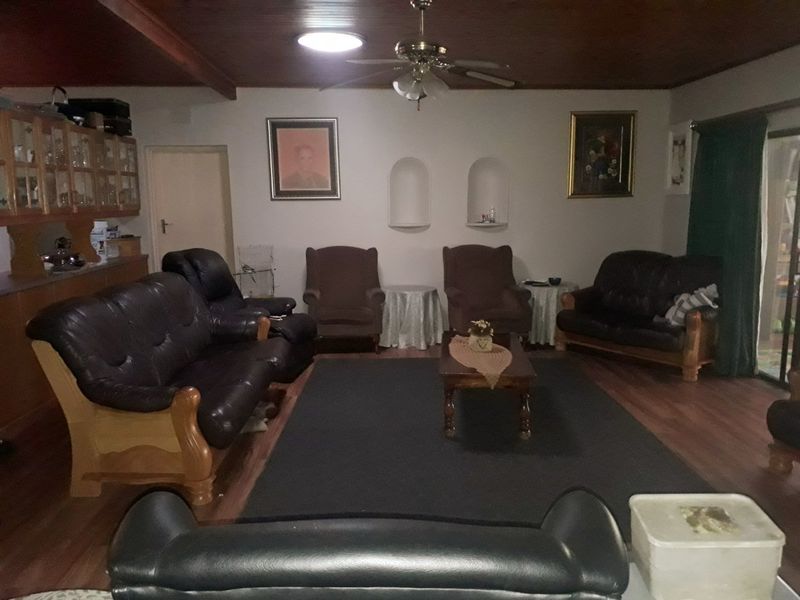 Spacious family house in Sasolburg stadium area. - Photo 6