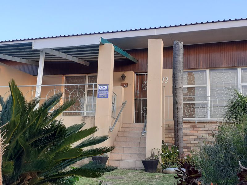 Spacious family home within walking distance of both High- and Primary Schools! - Photo 4