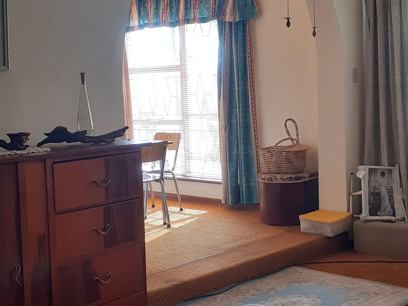 Spacious family home within walking distance of both High- and Primary Schools! - Photo 9