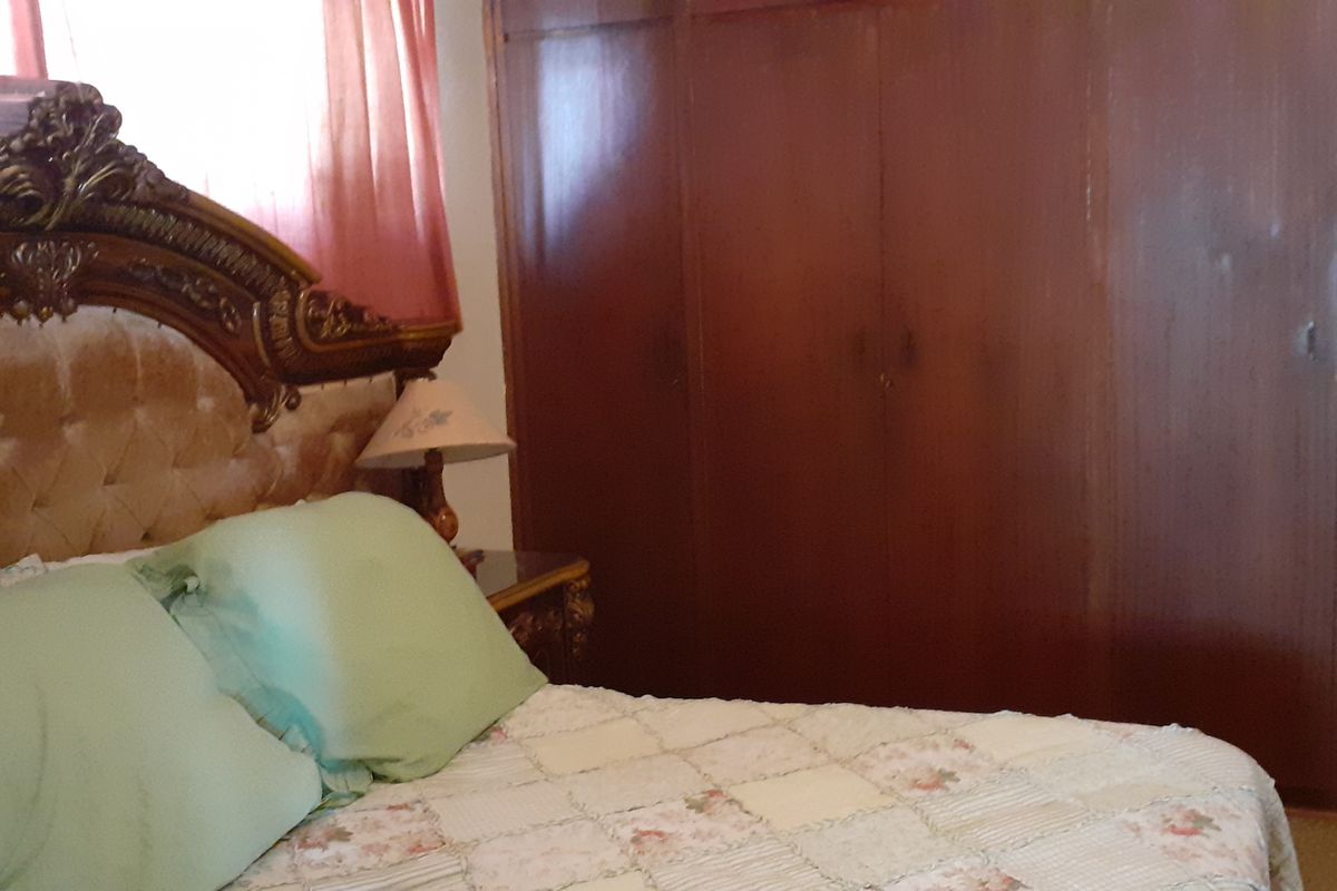 Spacious family home within walking distance of both High- and Primary Schools! - Photo 5