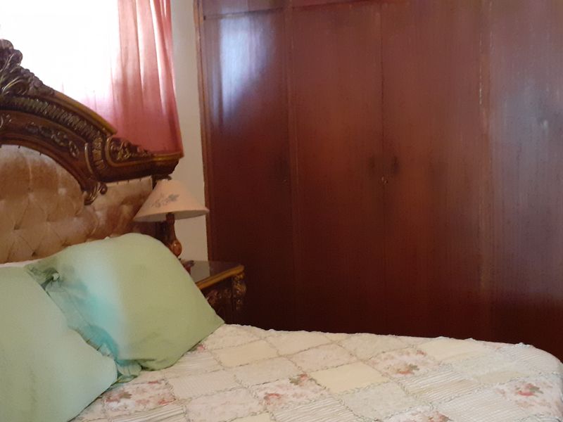 Spacious family home within walking distance of both High- and Primary Schools! - Photo 5
