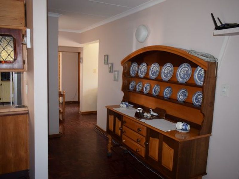 Super neat family home in prime area. close to Sasolburg Boulevard. - Photo 6