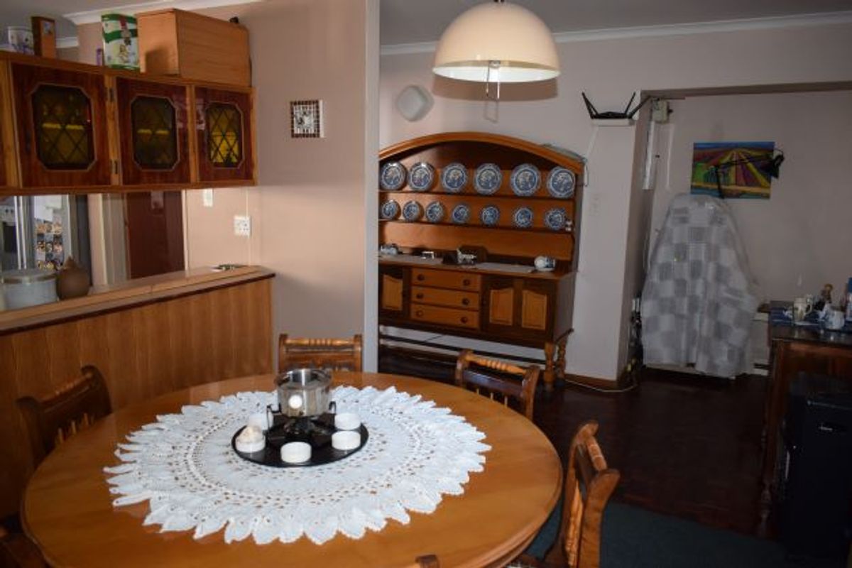 Super neat family home in prime area. close to Sasolburg Boulevard. - Photo 5