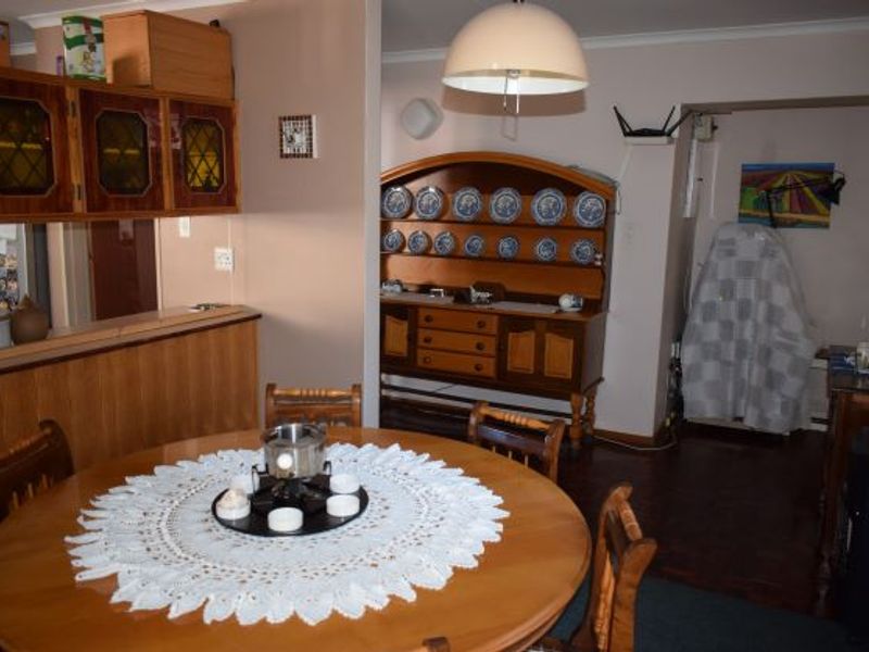 Super neat family home in prime area. close to Sasolburg Boulevard. - Photo 5