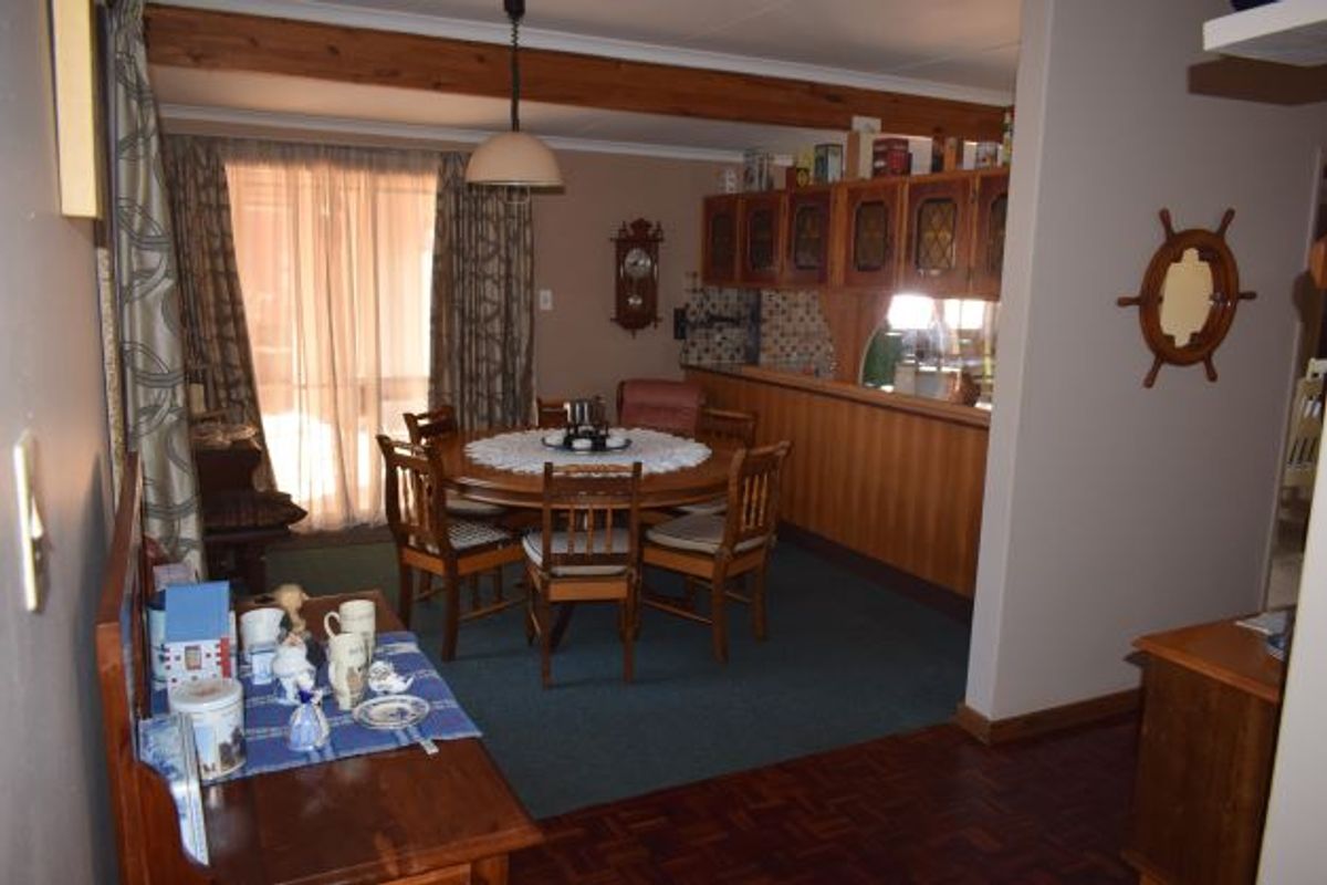 Super neat family home in prime area. close to Sasolburg Boulevard. - Photo 4