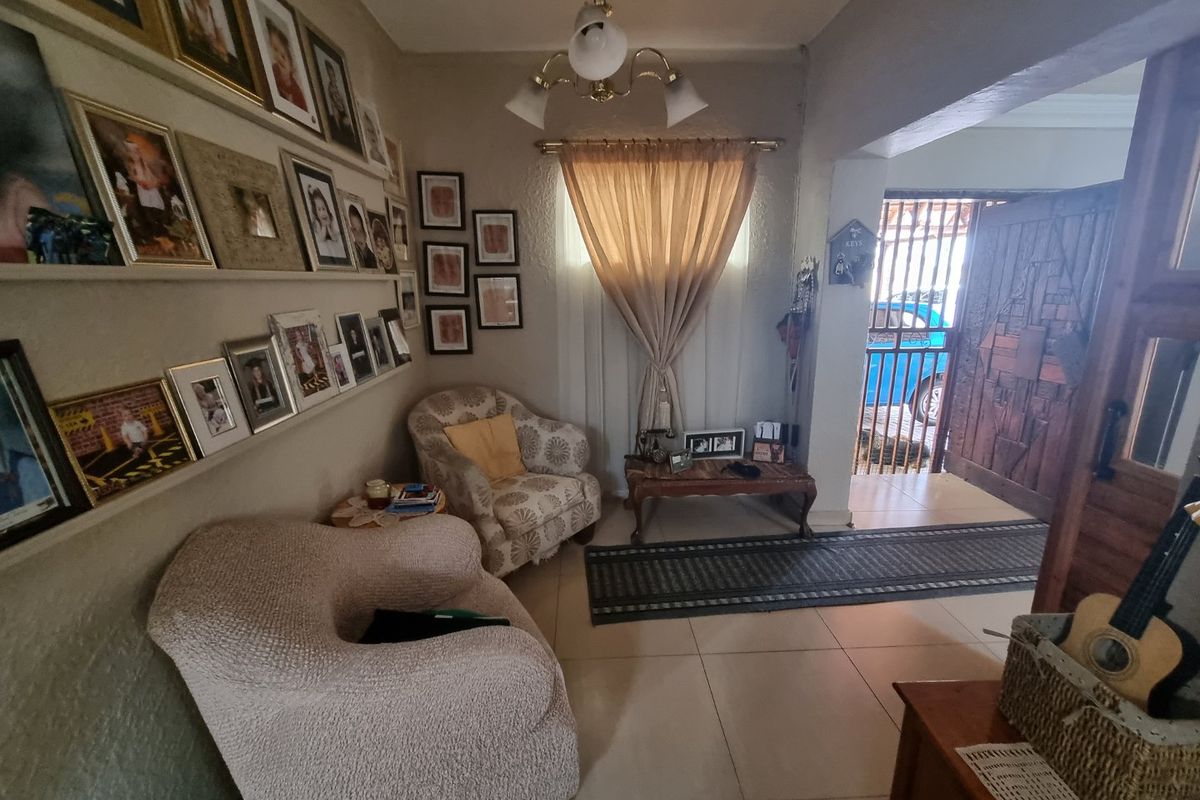 Magnificent house for sale in Prime area in Sasolburg. - Photo 5