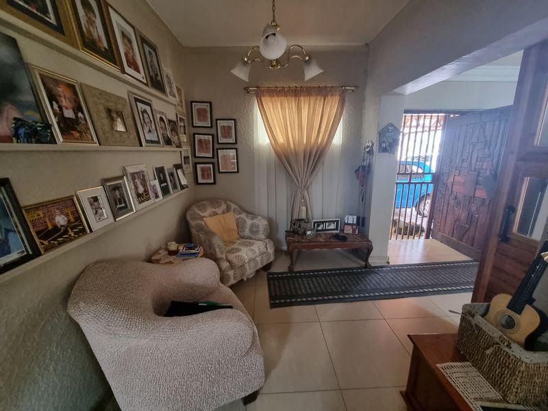 Magnificent house for sale in Prime area in Sasolburg. - Photo 5