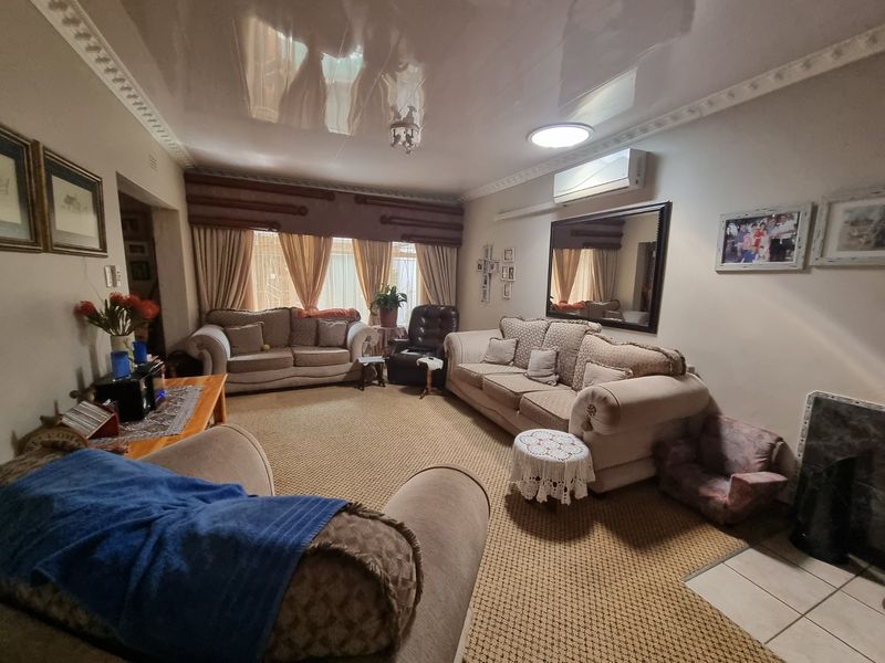 Magnificent house for sale in Prime area in Sasolburg. - Photo 4