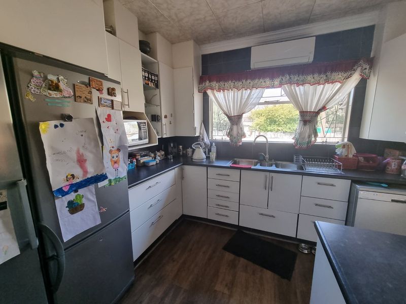 Magnificent house for sale in Prime area in Sasolburg. - Photo 10