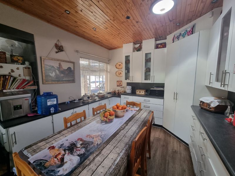 Magnificent house for sale in Prime area in Sasolburg. - Photo 8