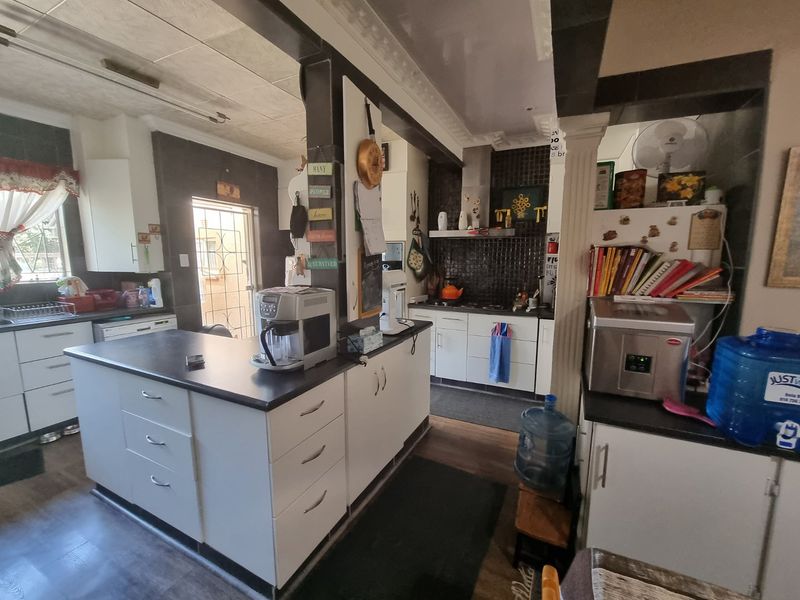 Magnificent house for sale in Prime area in Sasolburg. - Photo 9