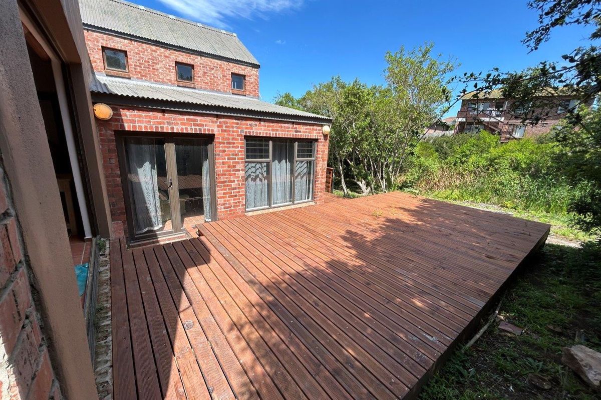 STUNNING MODERN 4 BEDROOM 2 BATHROOM HOUSE IN SOUGHT AFTER NOORSEKLOOF AREA - Photo 3