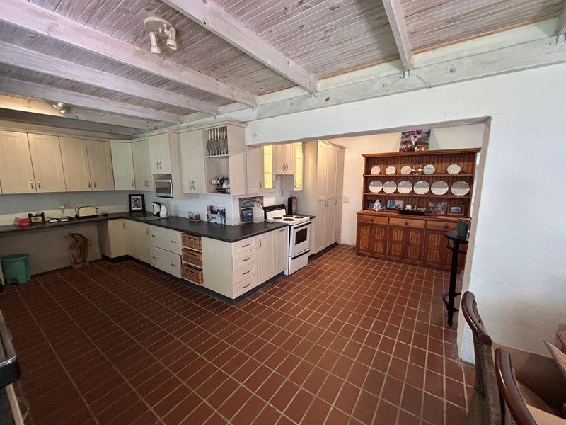 STUNNING MODERN 4 BEDROOM 2 BATHROOM HOUSE IN SOUGHT AFTER NOORSEKLOOF AREA - Photo 8