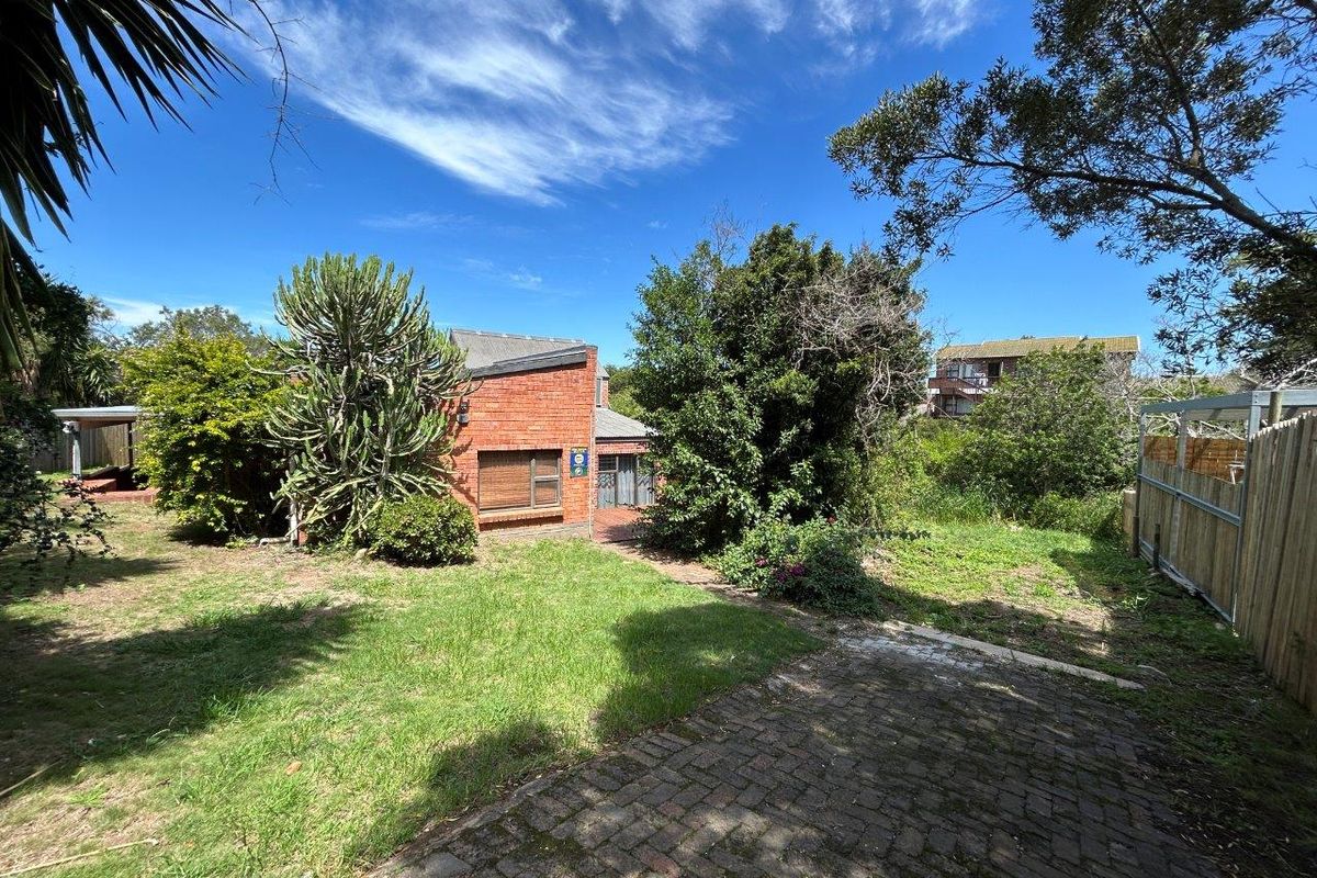 STUNNING MODERN 4 BEDROOM 2 BATHROOM HOUSE IN SOUGHT AFTER NOORSEKLOOF AREA - Photo 2