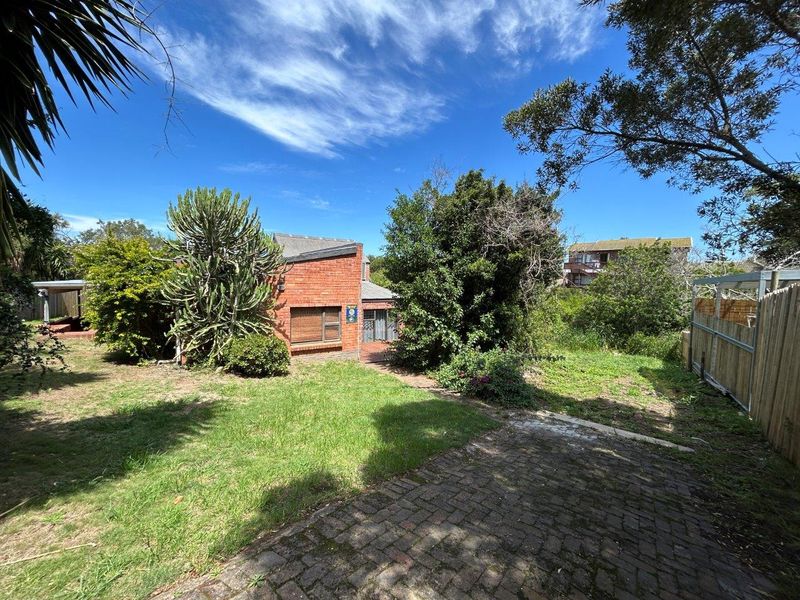 STUNNING MODERN 4 BEDROOM 2 BATHROOM HOUSE IN SOUGHT AFTER NOORSEKLOOF AREA - Photo 2