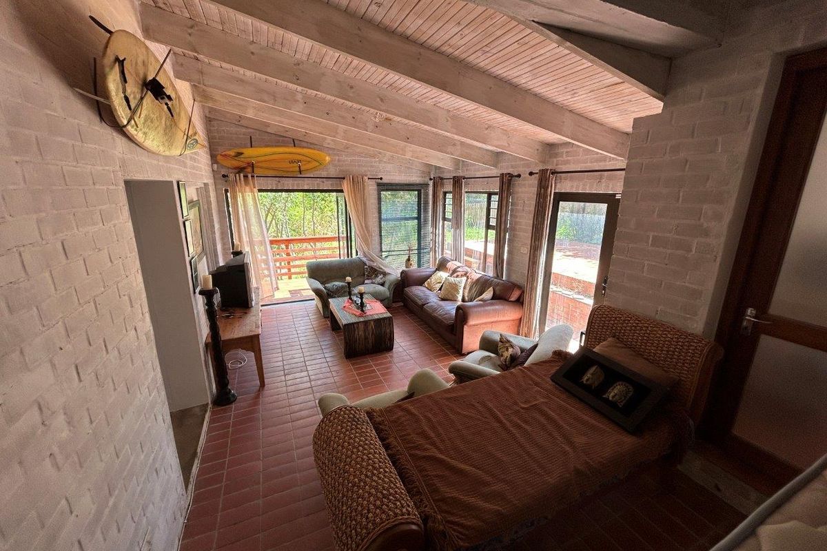 STUNNING MODERN 4 BEDROOM 2 BATHROOM HOUSE IN SOUGHT AFTER NOORSEKLOOF AREA - Photo 4