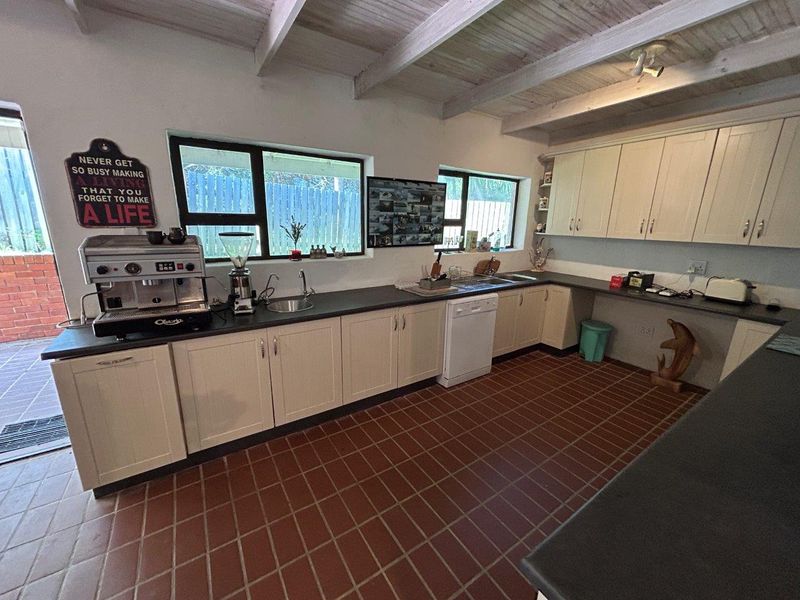 STUNNING MODERN 4 BEDROOM 2 BATHROOM HOUSE IN SOUGHT AFTER NOORSEKLOOF AREA - Photo 10