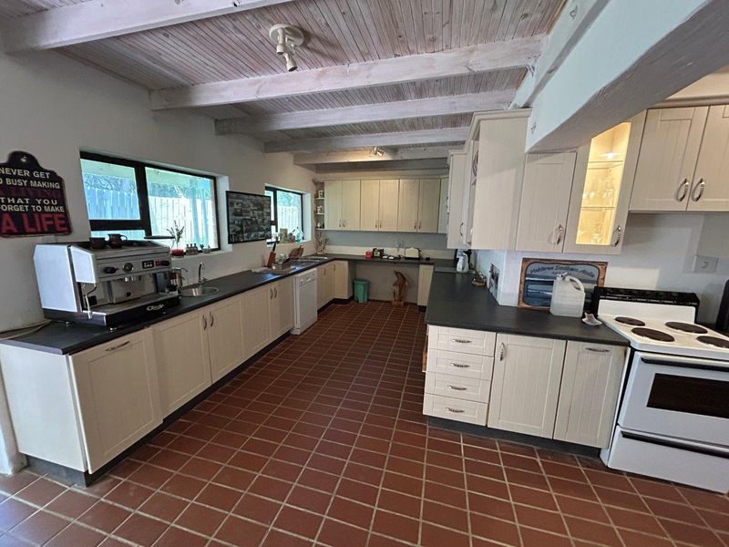 STUNNING MODERN 4 BEDROOM 2 BATHROOM HOUSE IN SOUGHT AFTER NOORSEKLOOF AREA - Photo 9