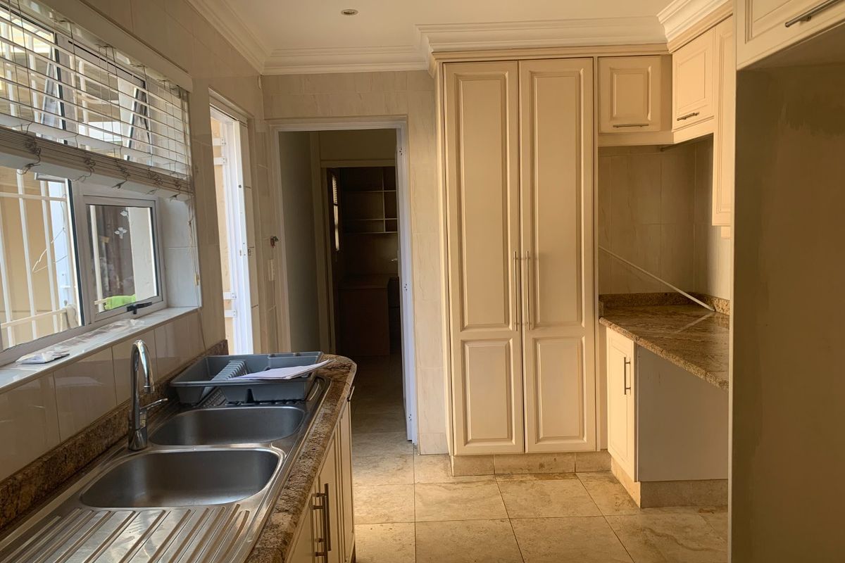 SPLENDID, SPACIOUS, SECURE, LIVING IN FOURWAYS - Photo 4