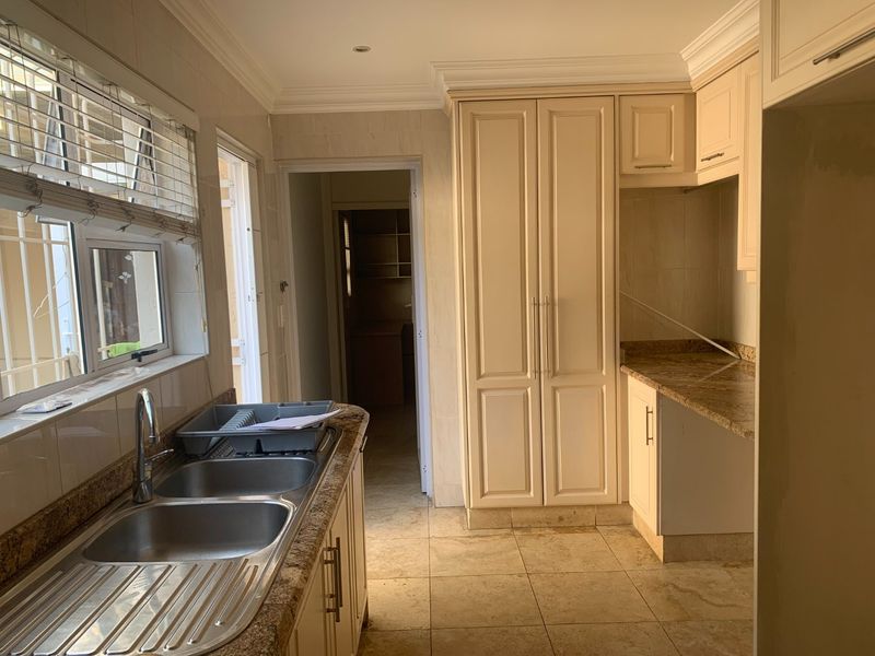 SPLENDID, SPACIOUS, SECURE, LIVING IN FOURWAYS - Photo 4