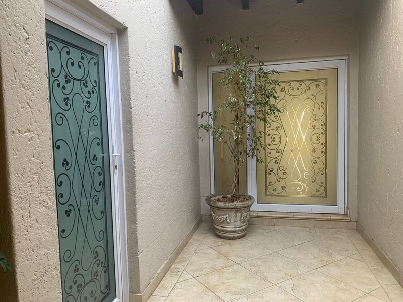 SPLENDID, SPACIOUS, SECURE, LIVING IN FOURWAYS - Photo 7