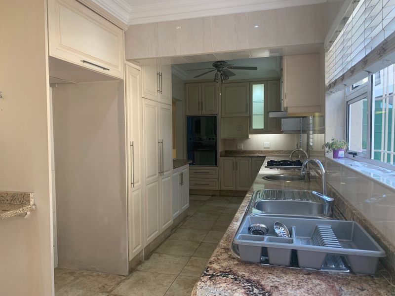 SPLENDID, SPACIOUS, SECURE, LIVING IN FOURWAYS - Photo 6