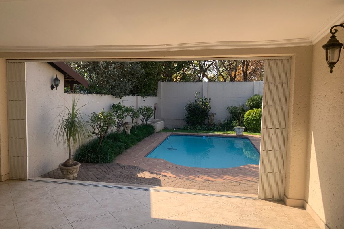 SPLENDID, SPACIOUS, SECURE, LIVING IN FOURWAYS - Photo 2