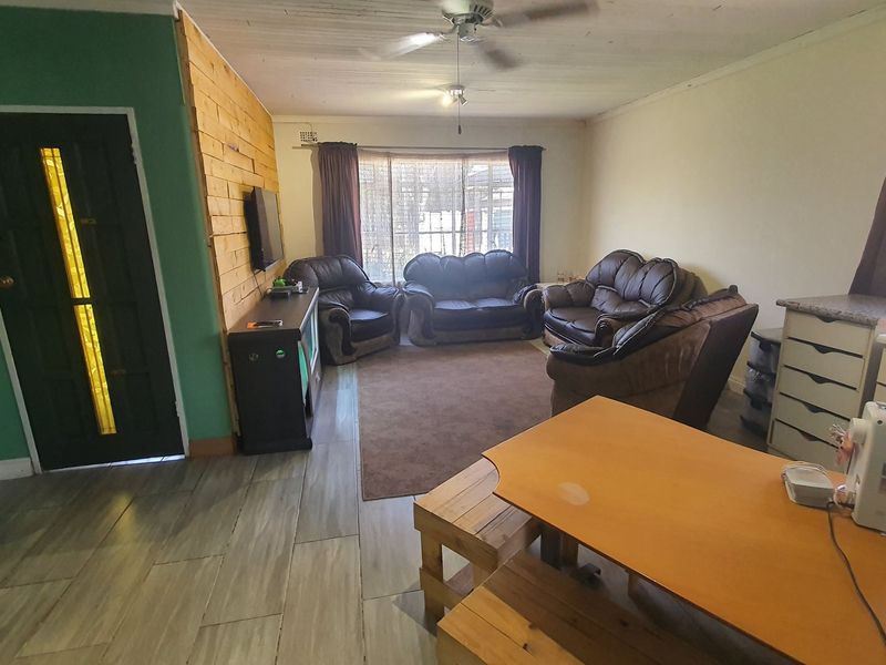 Lovely 3 bedroom, 1 bathroom home. - Photo 2