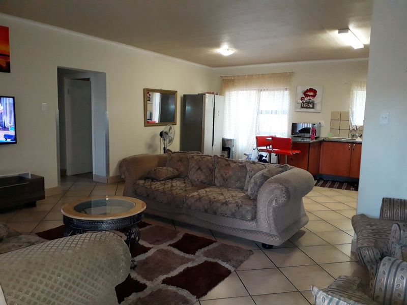 BEAUTIFUL TOWNHOUSE TO RENT IN VAALPARK - Photo 3