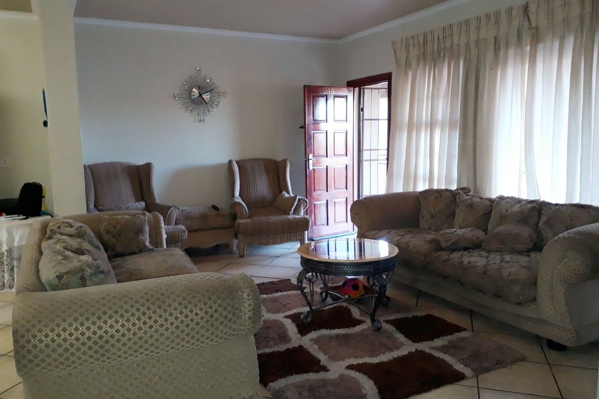 BEAUTIFUL TOWNHOUSE TO RENT IN VAALPARK - Photo 5