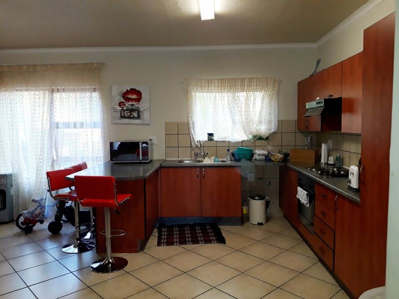 BEAUTIFUL TOWNHOUSE TO RENT IN VAALPARK - Photo 7