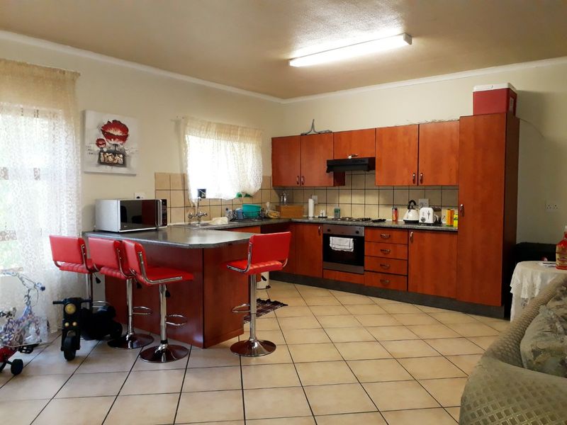 BEAUTIFUL TOWNHOUSE TO RENT IN VAALPARK - Photo 6