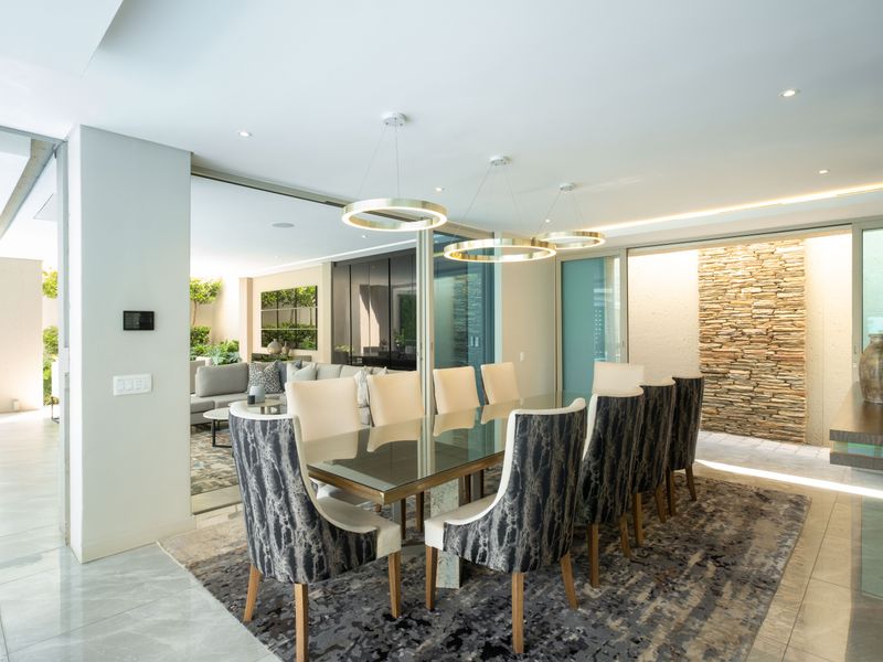 Designer Family home in a glamorous setting FULLY FURNISHED. - Photo 10